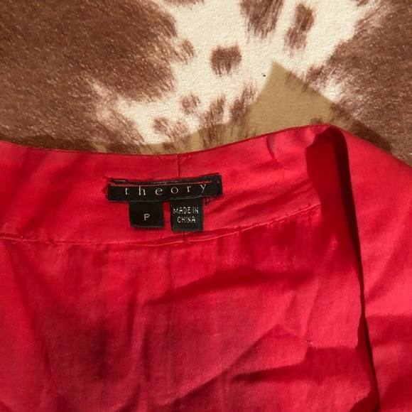 Theory red top 
size P (I'm assuming this is a standard small / petite top) - Picture 3 of 5